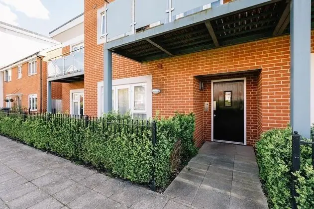 Palmerston House 2 Bedroom Apartments, Reading - 2 Bathroom with Parking