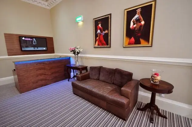 Palmerston Suites - Lobi