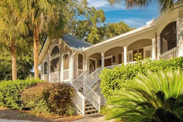 Palmetto by Avantstay Gorgeous Character Home w/ Pool, Sun Room & Pool Table! - İç Mekan