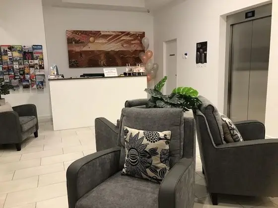 The Palms Apartments - Lobi