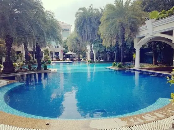 The Palms - Town & Country Club