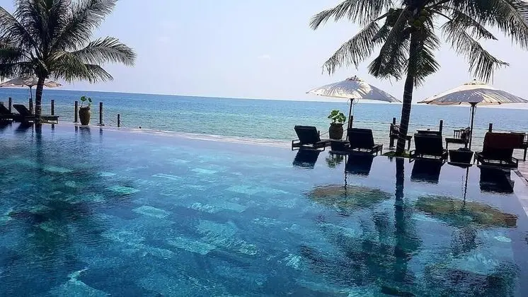 Palmy Beach Club Resort