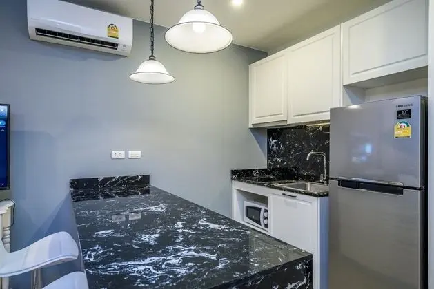 Palmyrah Surin - 300 Meters to Surin Beach Brand new Luxury Condo B211 - Mutfak