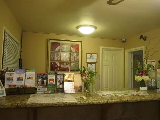 The Palomar Inn - Genel