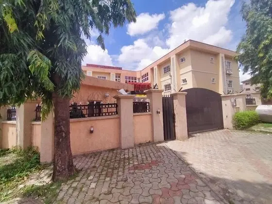 Pameec Luxury Suites Utako