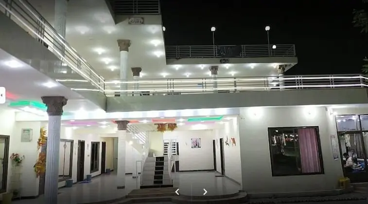 Pameer Continental Hotel And Restaurant - Dış Mekan