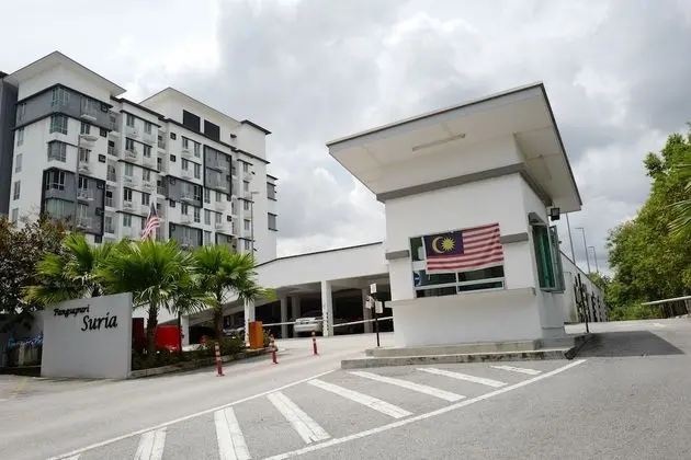 Pangsapuri Suria Kota Damansara by Friend