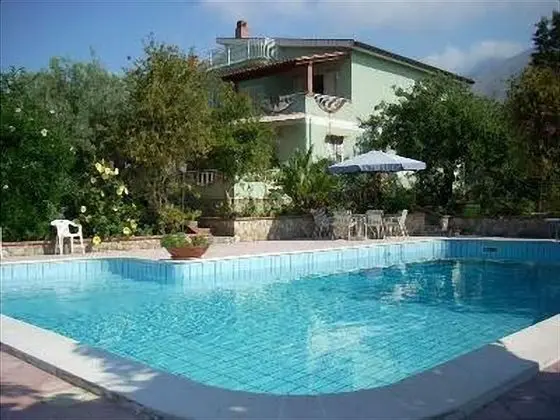 Panoramic Apartment in Villa With Pool and Garden Wi-fi - Dış Mekan