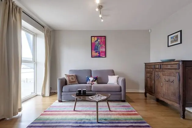 Panoramic Docklands Home With Waterfront Views