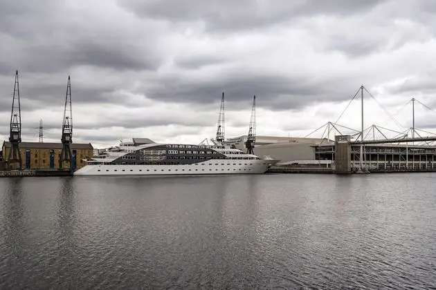 Panoramic Docklands Home With Waterfront Views