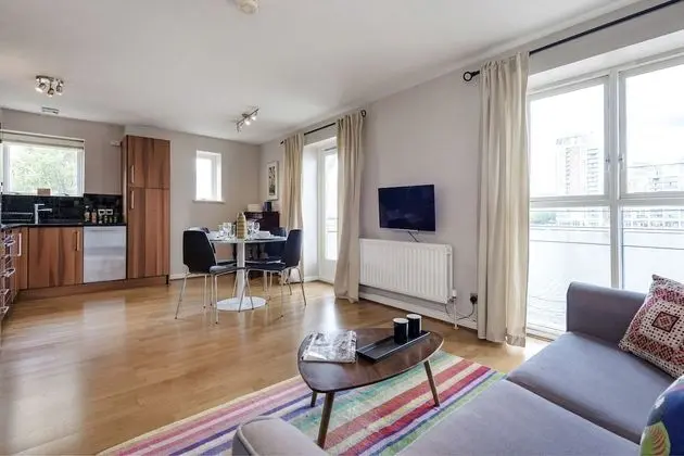 Panoramic Docklands Home With Waterfront Views - İç Mekan