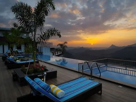 The Panoramic Getaway