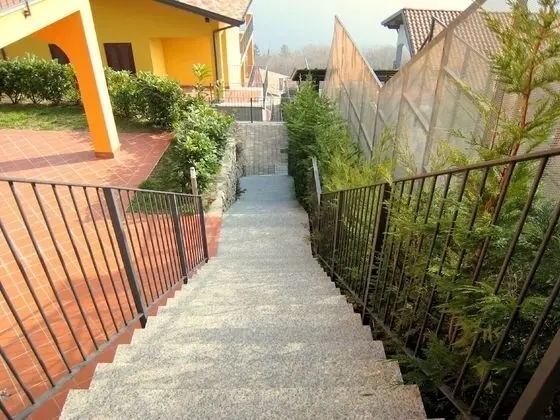 Panoramic House in a Residence Upon the Green Hills Overlooking Lake Maggiore - Lobi