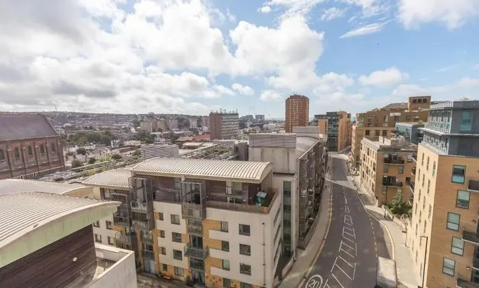 Panoramic Pad -amazing Apartment With WOW Factor Views Across the City to the sea