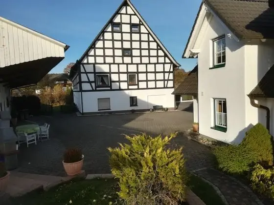 Panoramic-view Apartment in Attendorn-silbecke With Garden - Dış Mekan