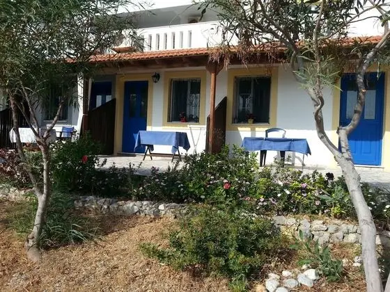 Panormitis Pizanias Houses - Öne Çıkan Resim