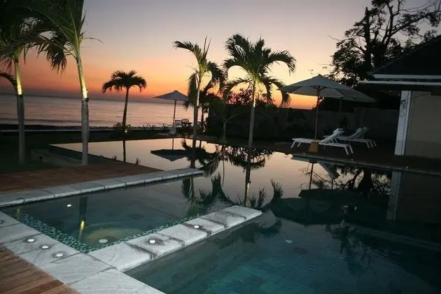 Villa Pantai Lovina - Havuz