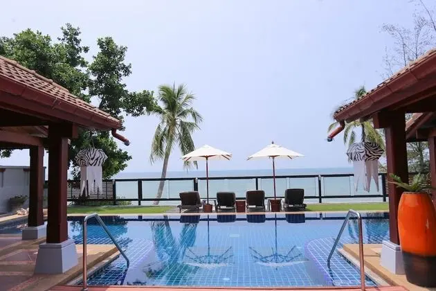 Pao Jin Poon Beach Front Villa - Havuz