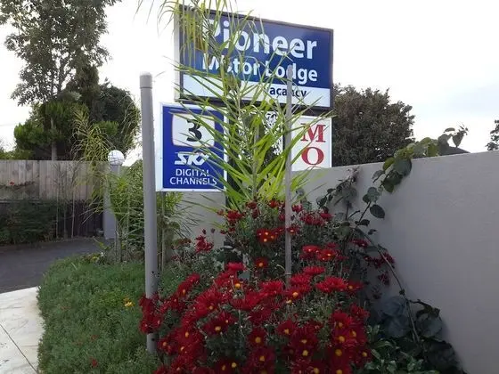 Papakura Pioneer Motor Lodge and Motel - Dış Mekan