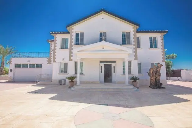 Papas Family Villa With Private Pool Wheelchair Accessible - Dış Mekan