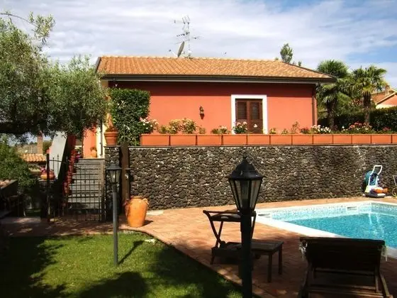 Papavero Rosso - Villa at the Foot of Mount Etna With Private Pool