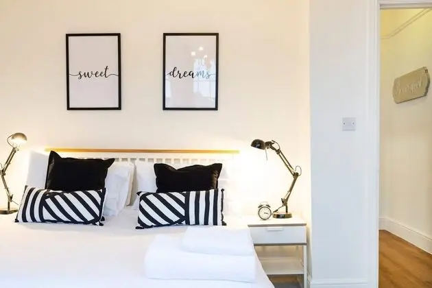 The Parade: Central Flat With Parking