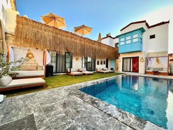 Paradise Hotel Alaçatı