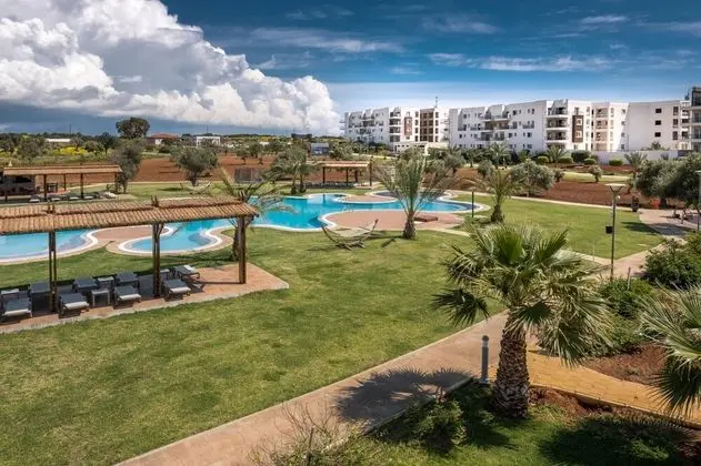 Paradise Beach Front Residence 1 Bedroom Apartment in Bafra - Havuz
