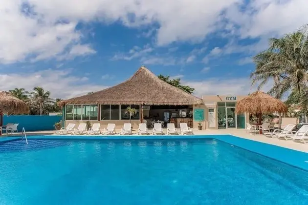 Paradise Beachfront & Nightlife Heart - Havuz