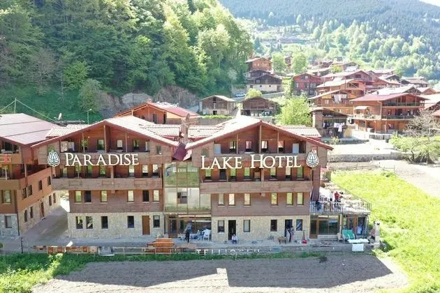 Paradise Lake Hotel