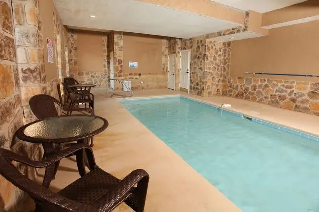 Paradise Mountain Pool Lodge - Six Bedroom Cabin