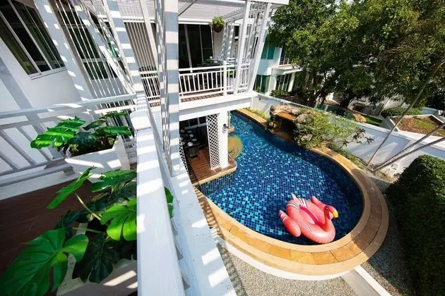 PARADISE Pool Villa Pattaya in Tropicana Village - Dış Mekan