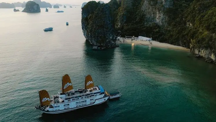 Paradise Sails Cruise Ha Long