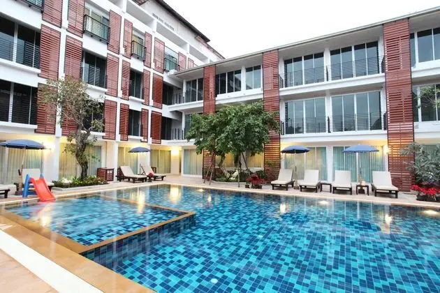 Paradise Hotel