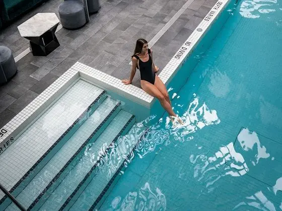 Paradox Hotel Vancouver - Havuz