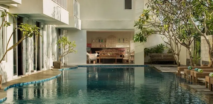 Paragon Hotel Seminyak - Havuz
