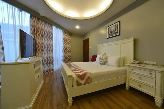 PARAGON HOTEL AND SUITES - Oda