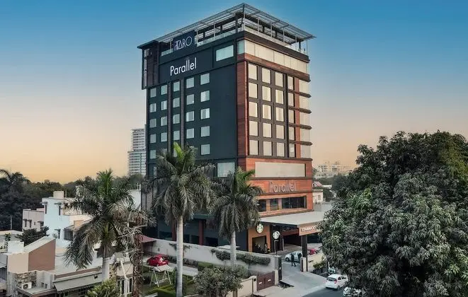 Parallel Hotel