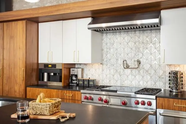 Paramount Place by Avantstay 4 Story Apartment in Heart of Austin w/ Movie Theatre - Mutfak