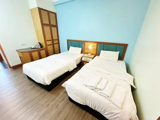 THE PARAMOUNT HOTEL