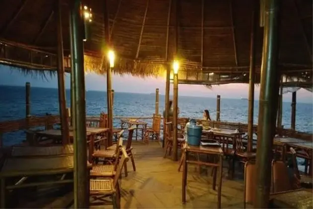 Paree Hut Resort Koh Sichang - Yerinde Yemek