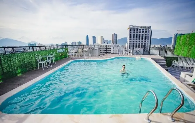 Pariat River Front Hotel - Havuz