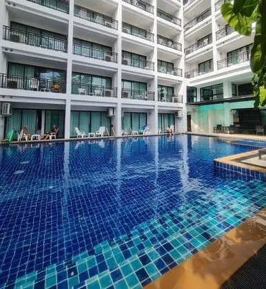 Paripas Patong Resort