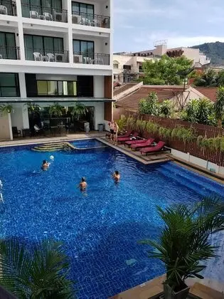 Paripas Patong Resort - Havuz