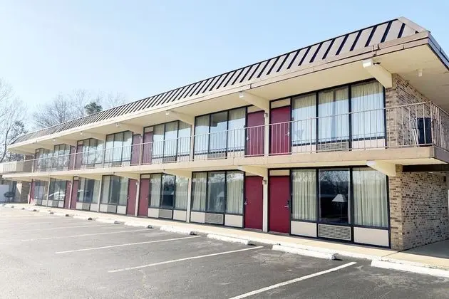 Paris Inn and Suites