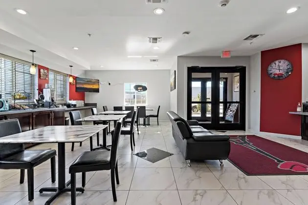 Paris Inn & Suites - Lobi