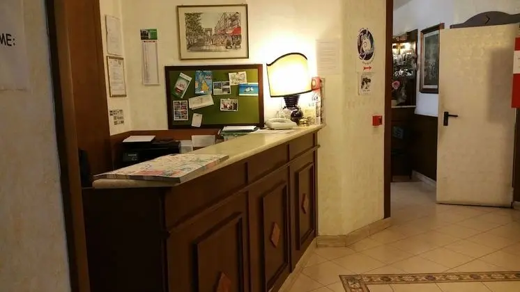 Hotel Paris - Lobi