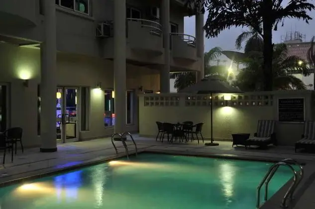 Park Inn by Radisson Serviced Apt. Lagos Victoria - Havuz