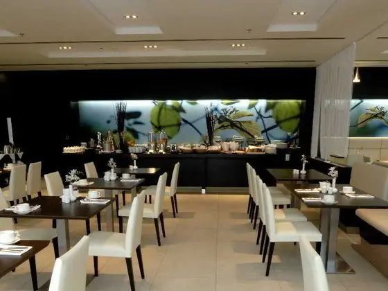 Park Inn Ostrava - Yeme / İçme