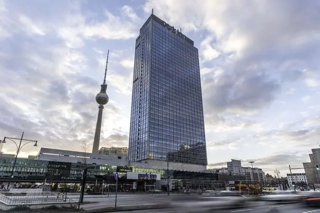 Park Inn by Radisson Berlin Alexanderplatz - Dış Mekan
